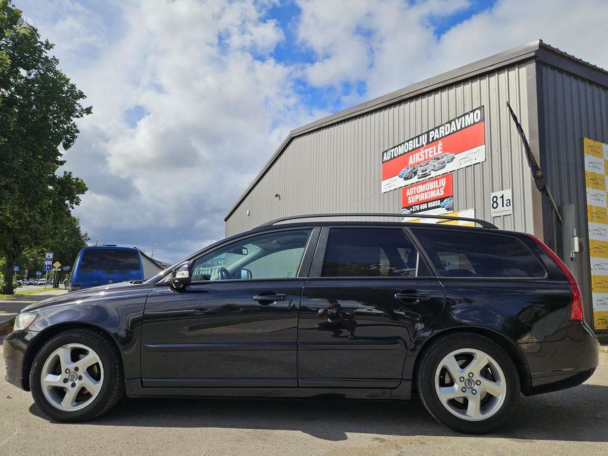 Volvo V50 2010 — photo 9