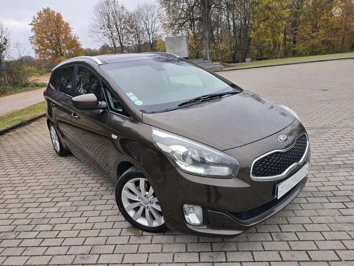Kia Carens 2014 — rear view