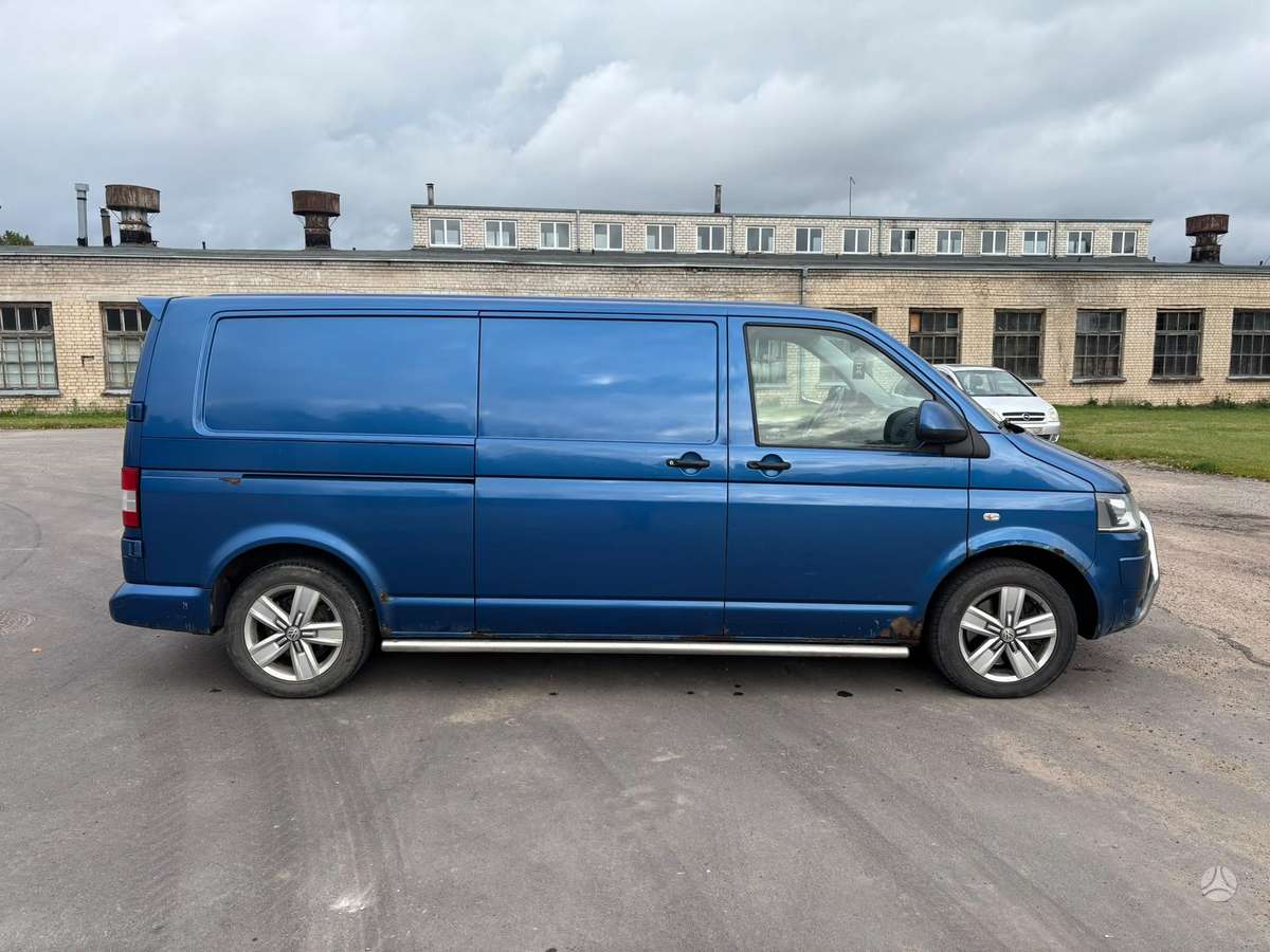 Volkswagen Transporter 2012 — салон