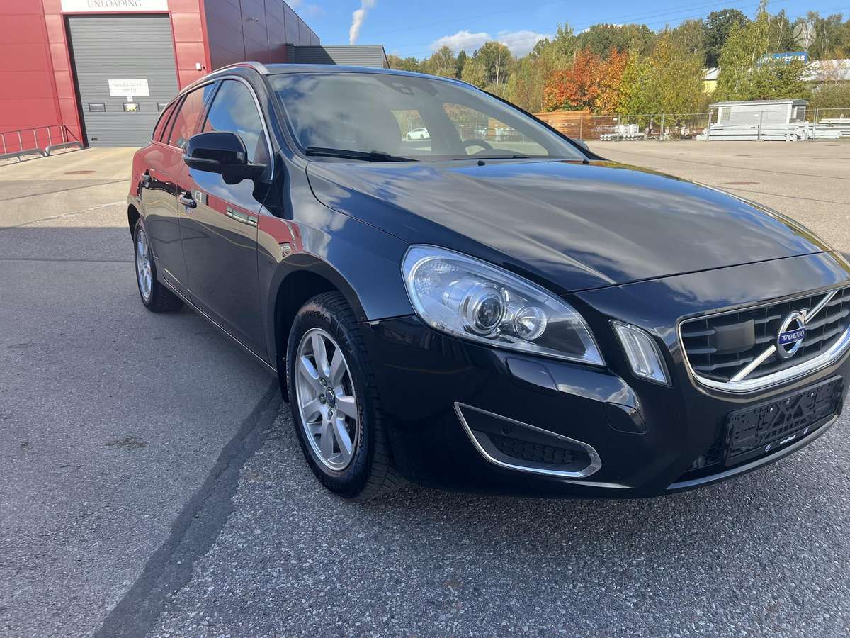 Volvo V60 2011 — вигляд ззаду