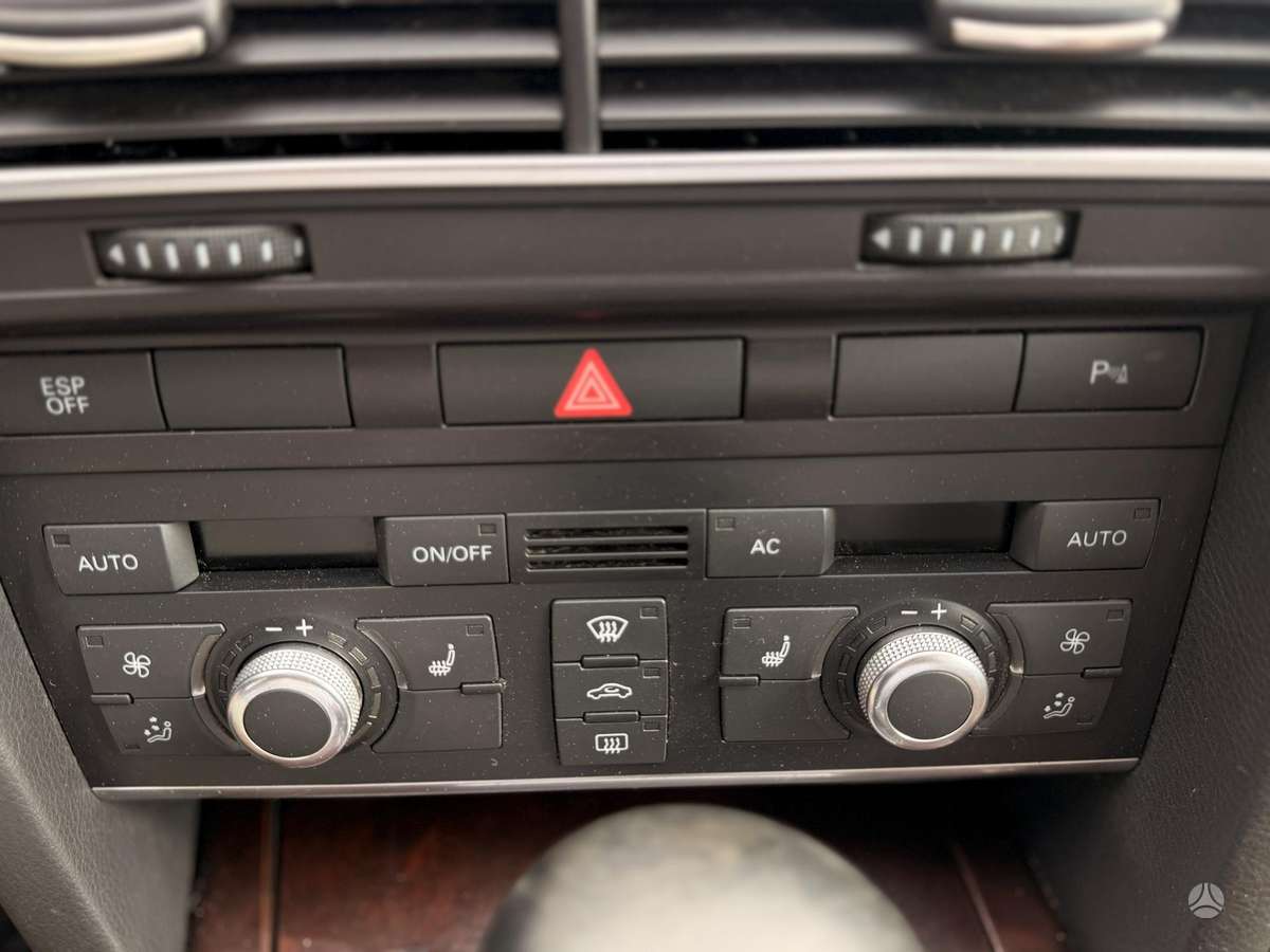 Audi A6 2010 — photo 14