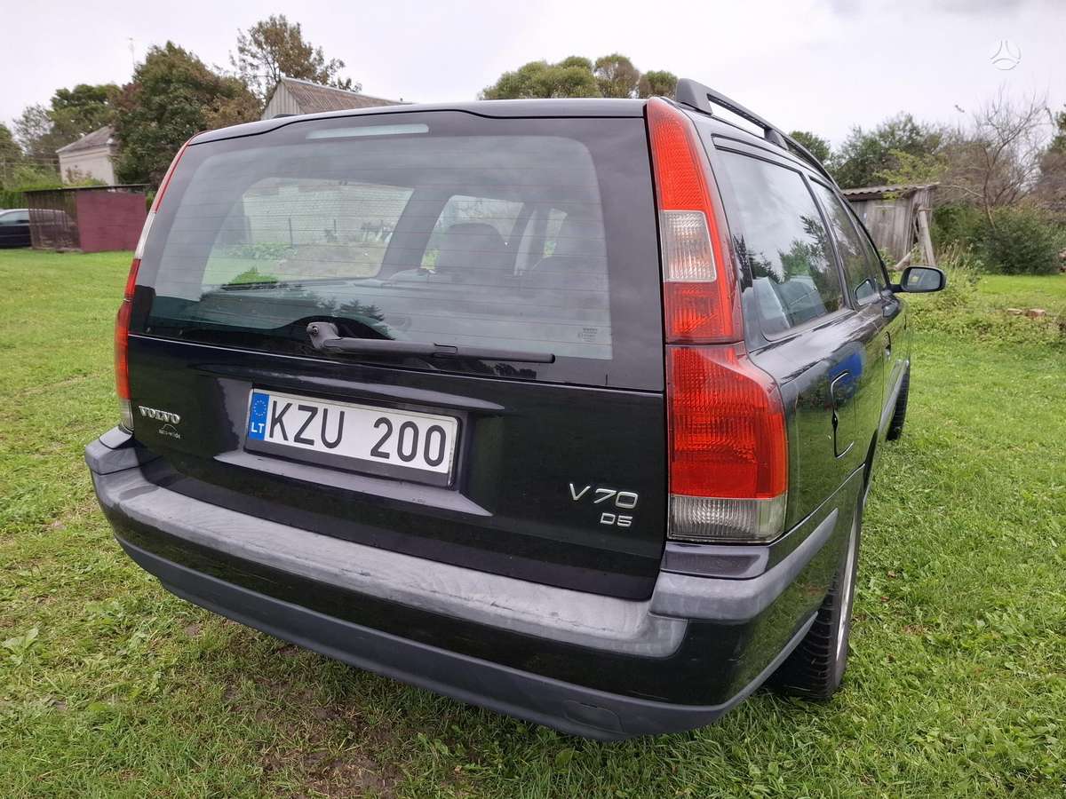 Volvo V70 2004 — rear view