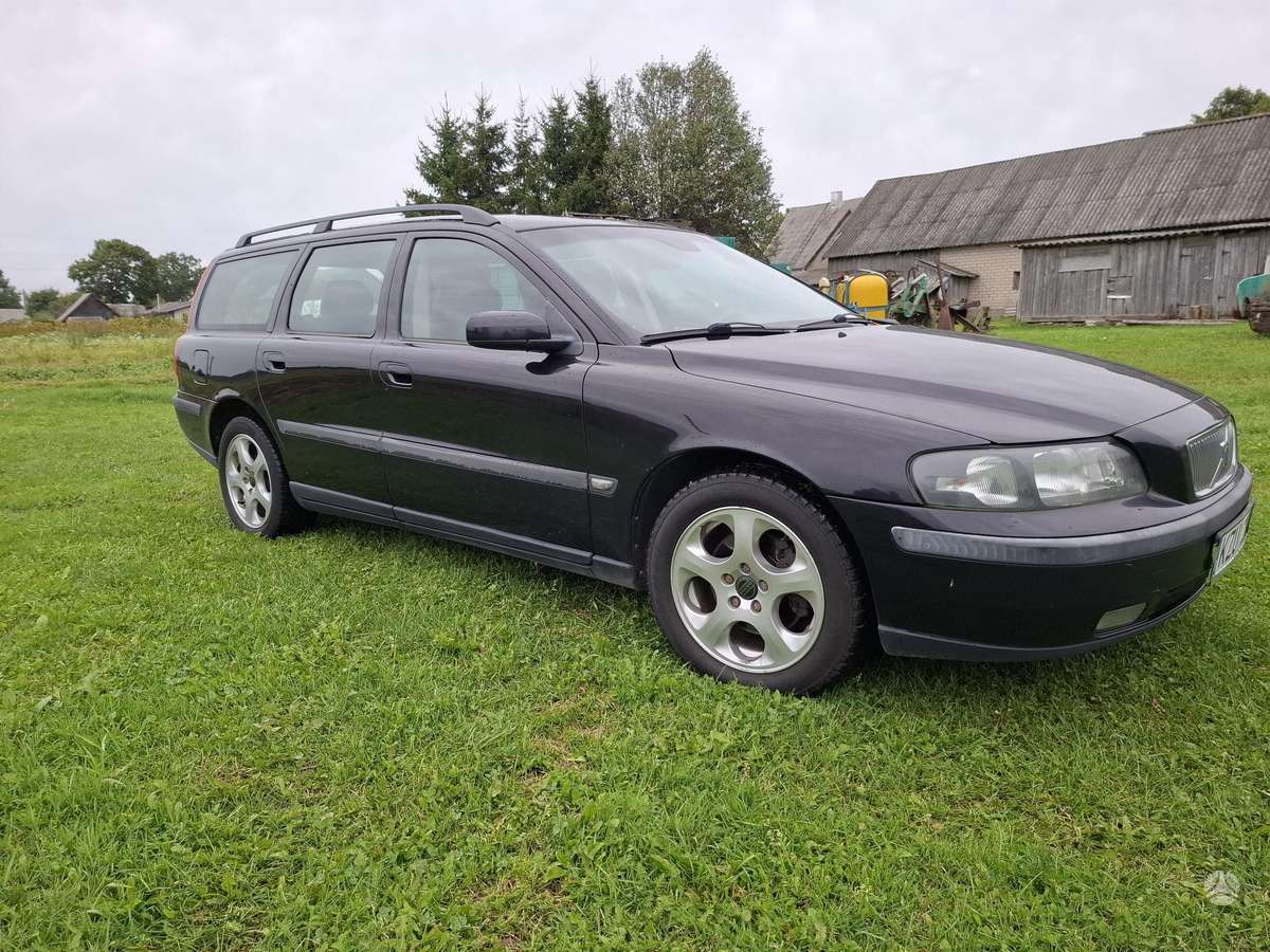 Volvo V70 2004 — interior