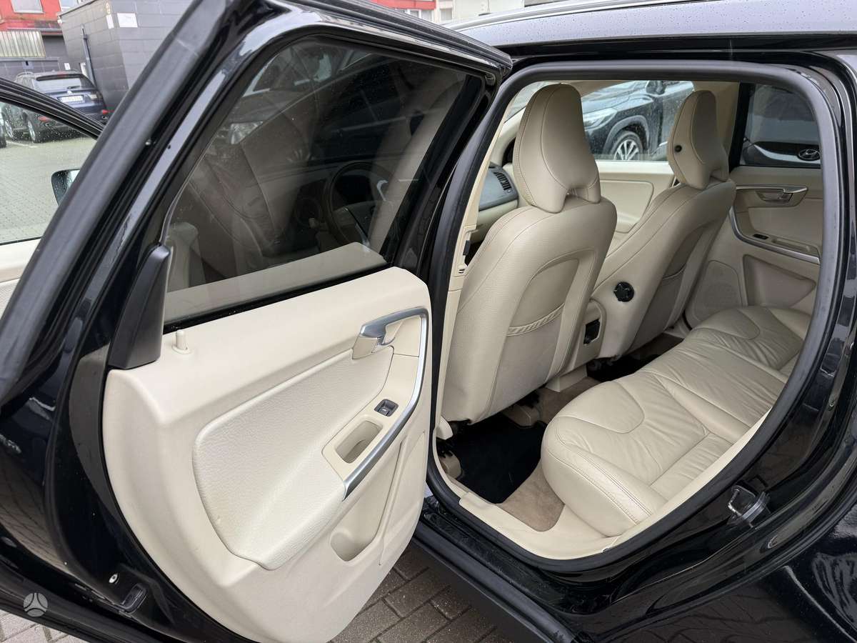 Volvo XC60 2011 — photo 17