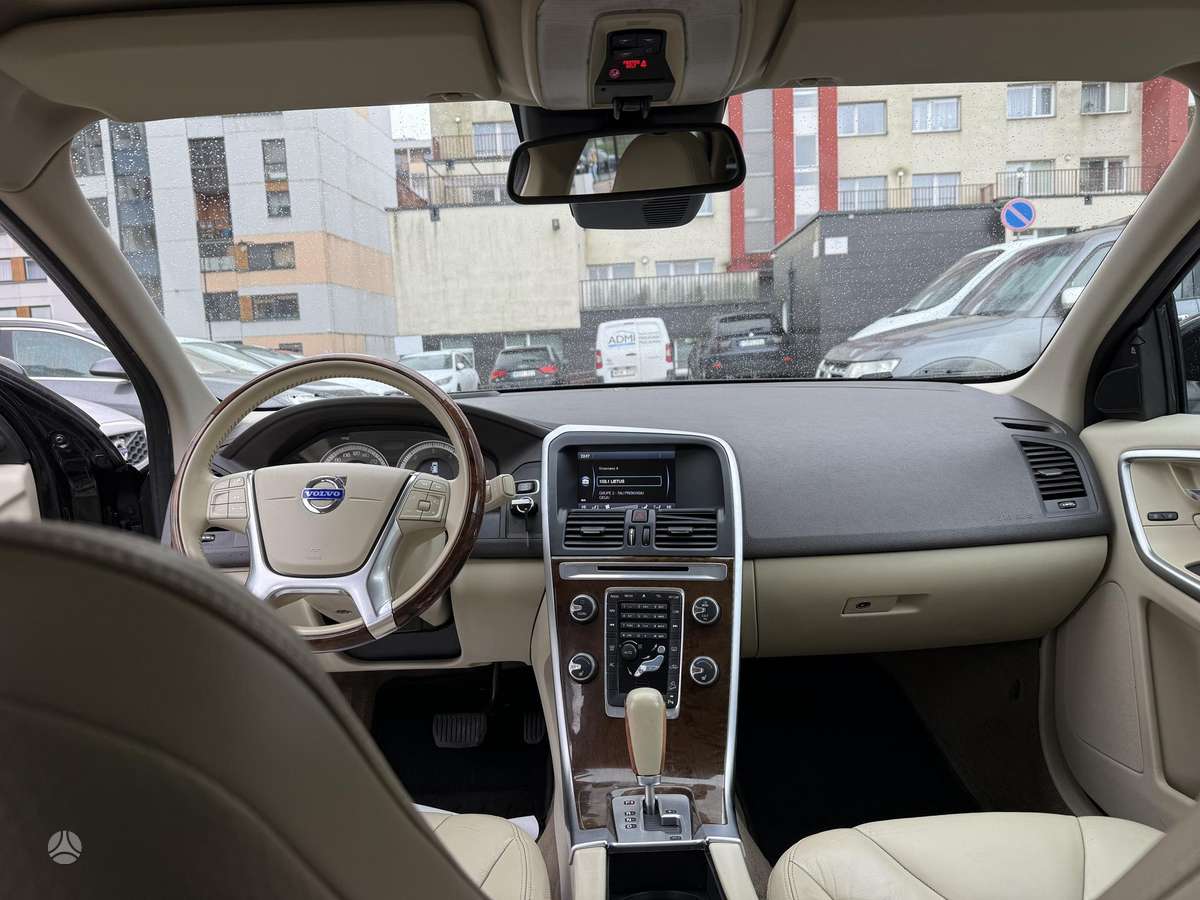 Volvo XC60 2011 — photo 18