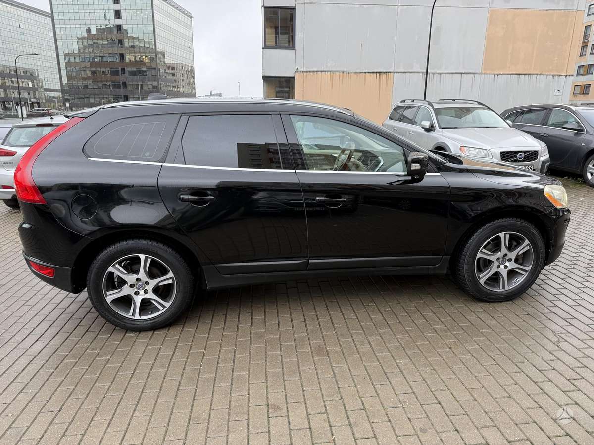 Volvo XC60 2011 — engine 2400 cm³, 163 HP (120kW)