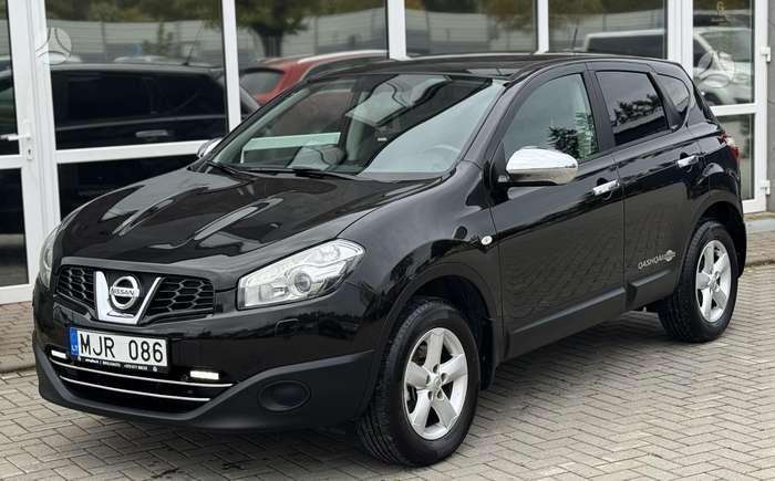 Nissan Qashqai 2010 — interior