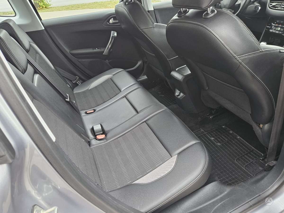 Peugeot 2008 2015 — photo 16