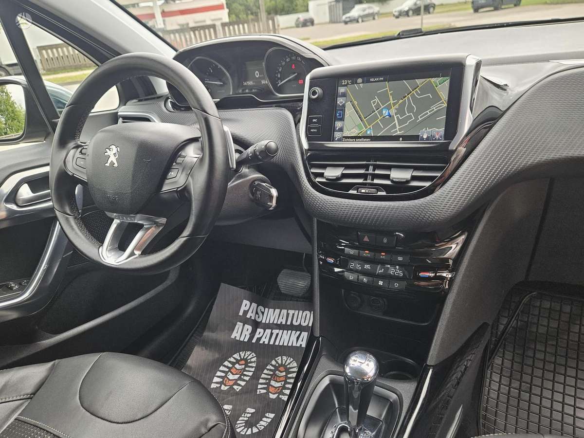 Peugeot 2008 2015 — photo 17