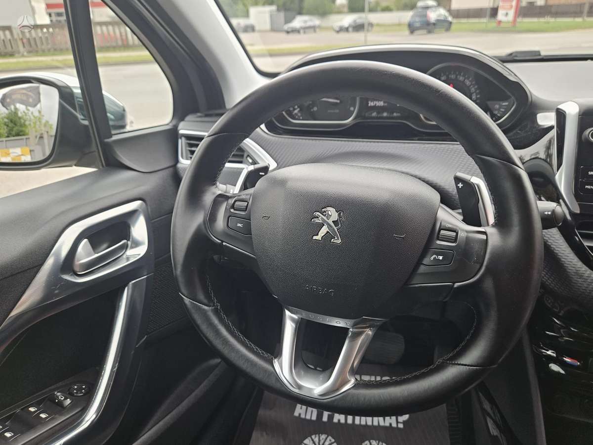 Peugeot 2008 2015 — photo 18
