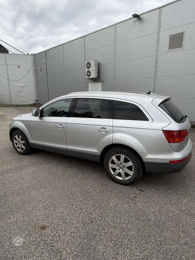 Audi Q7 2006 — rear view