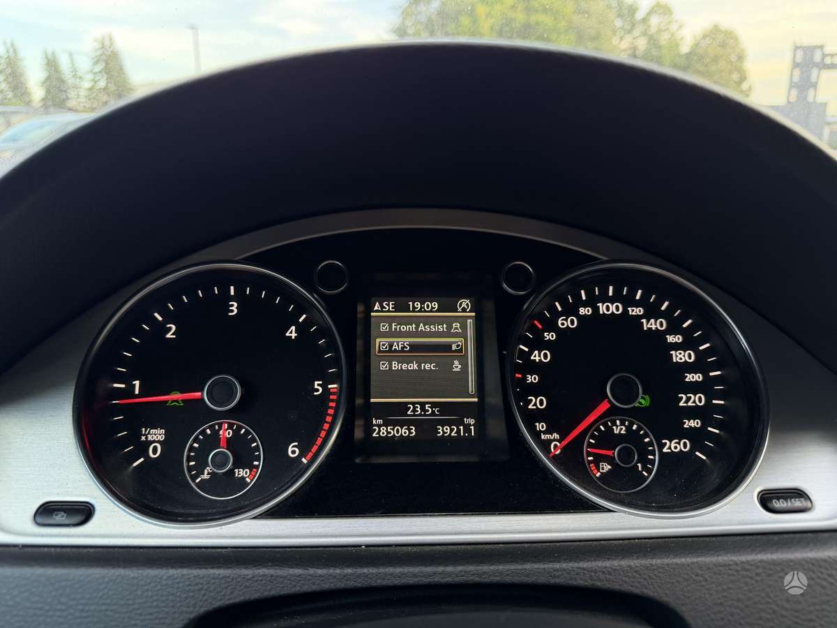 Volkswagen Passat 2011 — photo 15