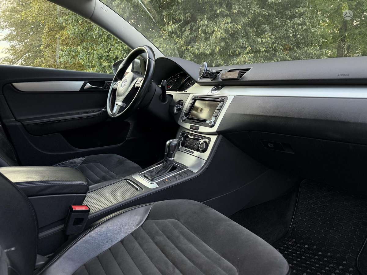 Volkswagen Passat 2011 — photo 16