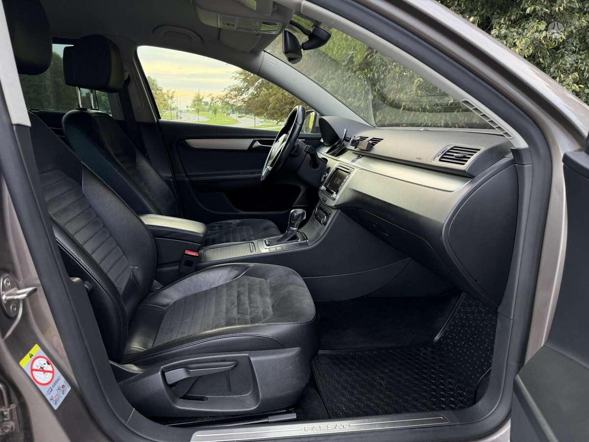 Volkswagen Passat 2011 — photo 22