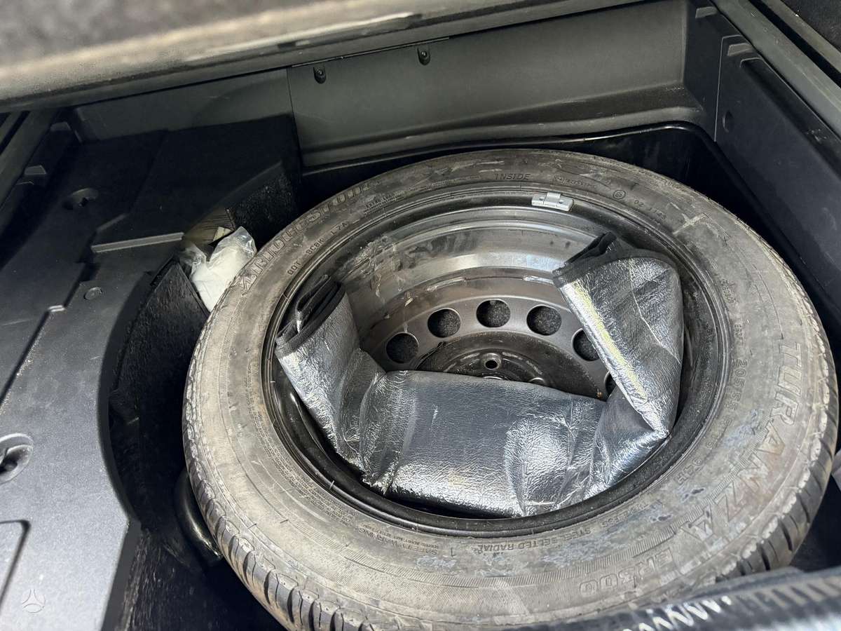Volkswagen Passat 2011 — photo 26