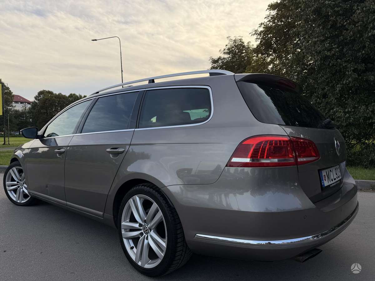 Volkswagen Passat 2011 — interior
