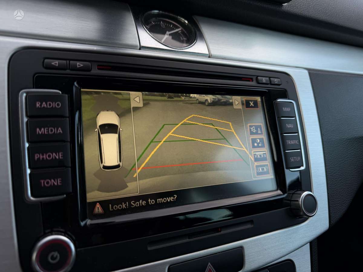 Volkswagen Passat 2011 — photo 6