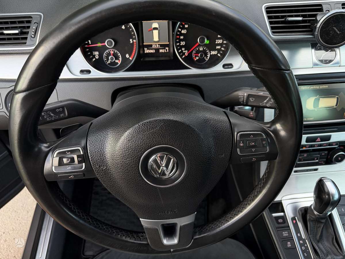 Volkswagen Passat 2011 — photo 7