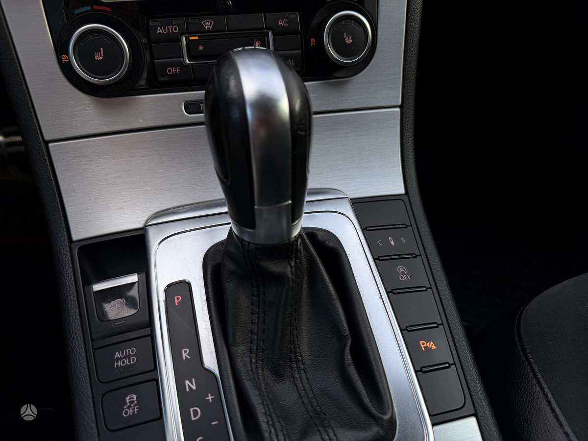 Volkswagen Passat 2011 — photo 9
