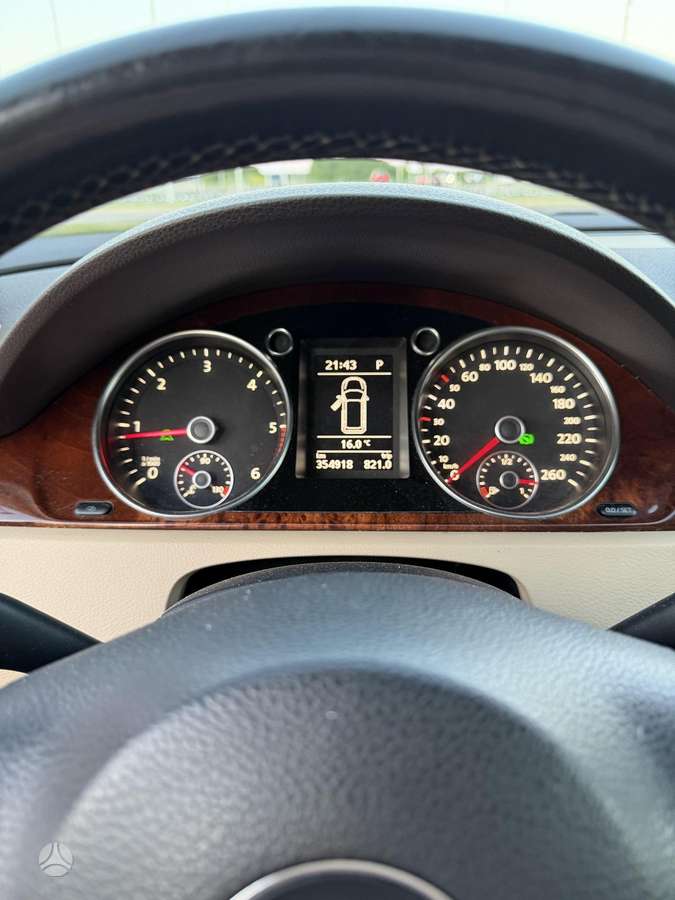 Volkswagen Passat 2011 — photo 12