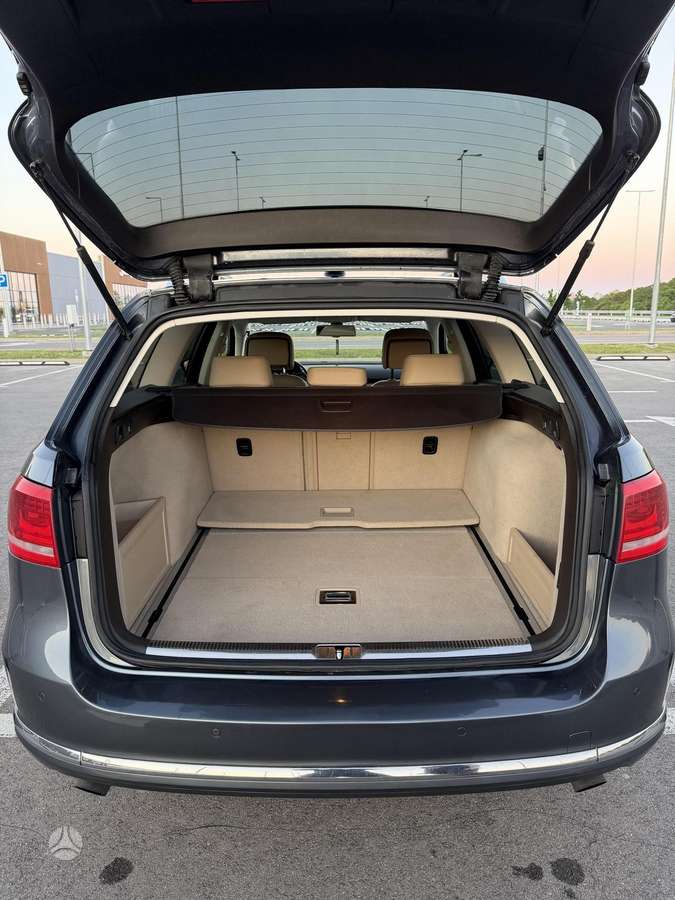Volkswagen Passat 2011 — photo 16