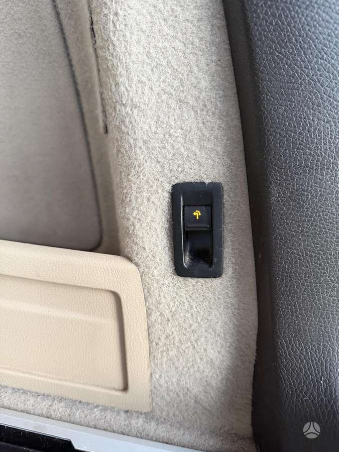 Volkswagen Passat 2011 — photo 17