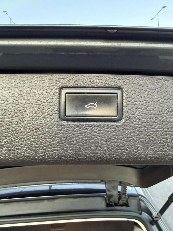 Volkswagen Passat 2011 — photo 18