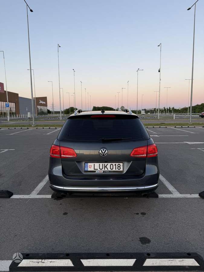 Volkswagen Passat 2011 — photo 8