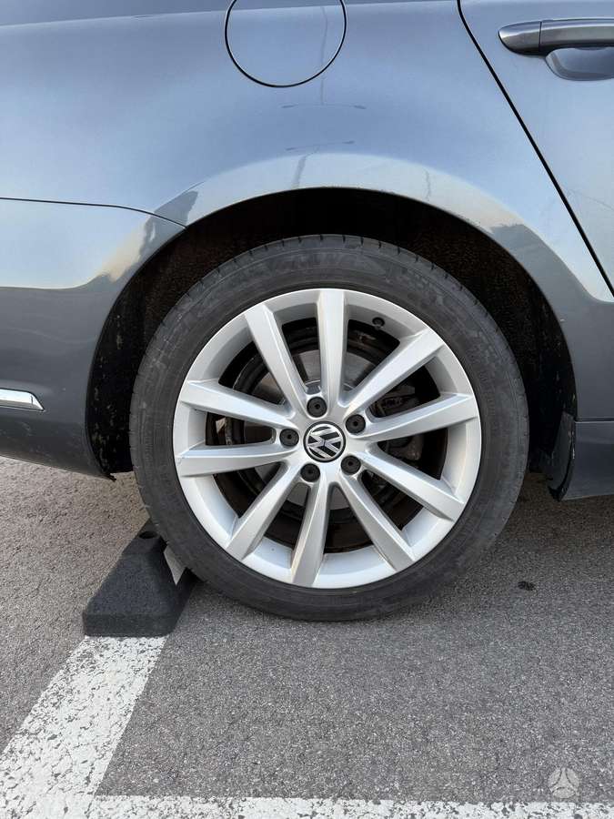 Volkswagen Passat 2011 — photo 9