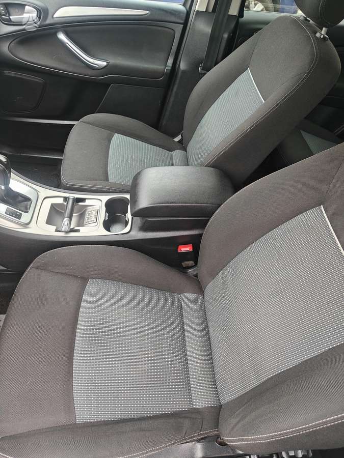 Ford Galaxy 2011 — photo 10