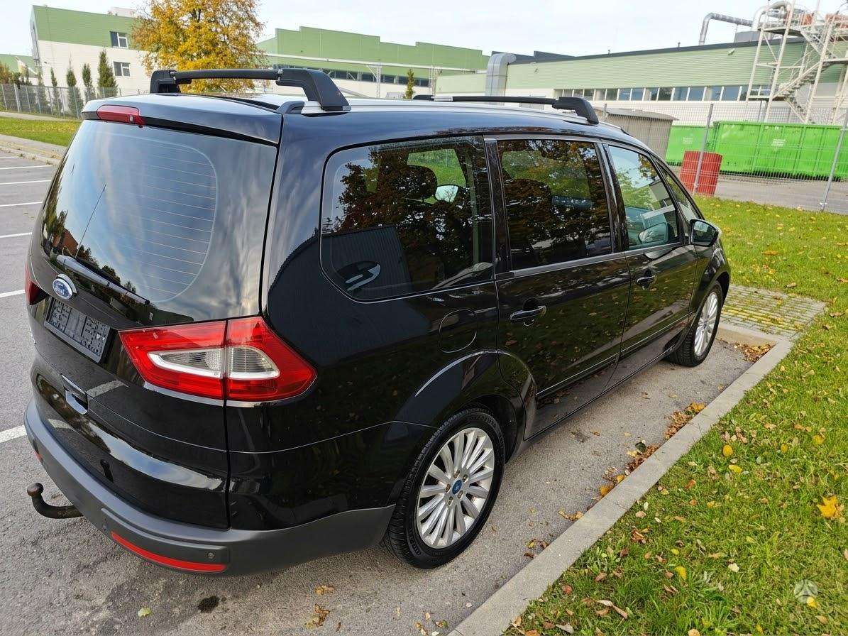 Ford Galaxy 2011 — rear view