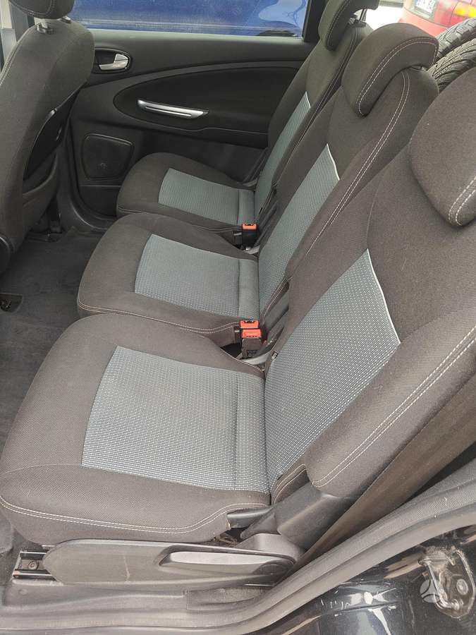 Ford Galaxy 2011 — photo 6