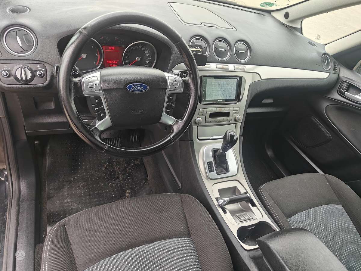 Ford Galaxy 2011 — photo 9