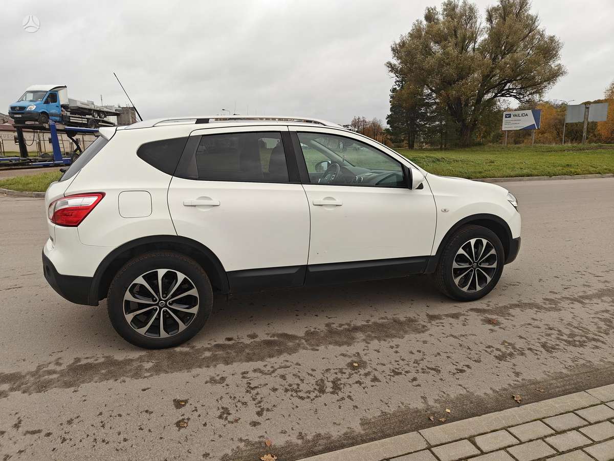 Nissan Qashqai 2011 — engine 1461 cm³, 110 HP (81kW)