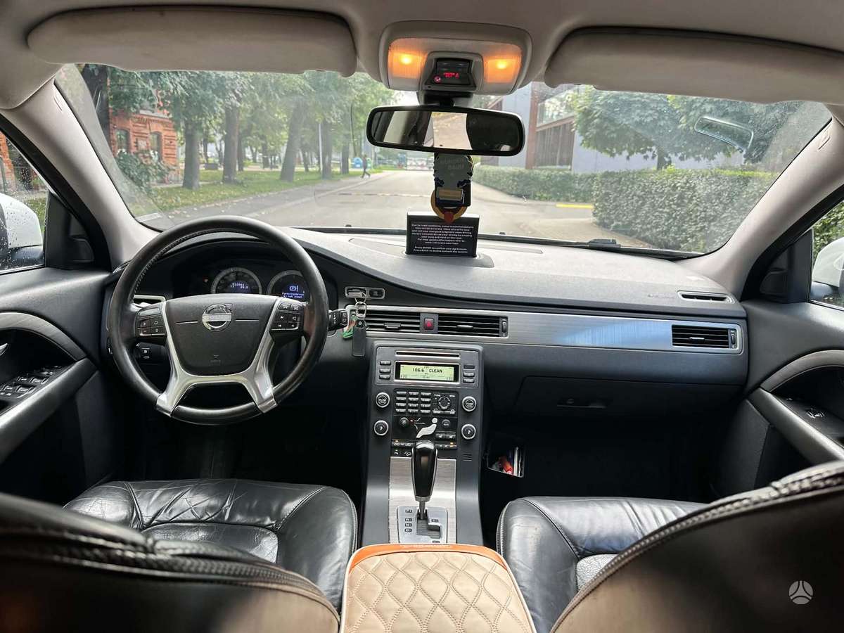 Volvo XC70 2010 — photo 10