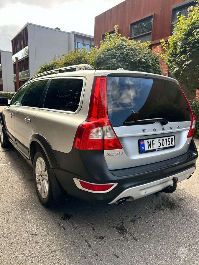 Volvo XC70 2010 — engine 2401 cm³, 205 HP (151kW)