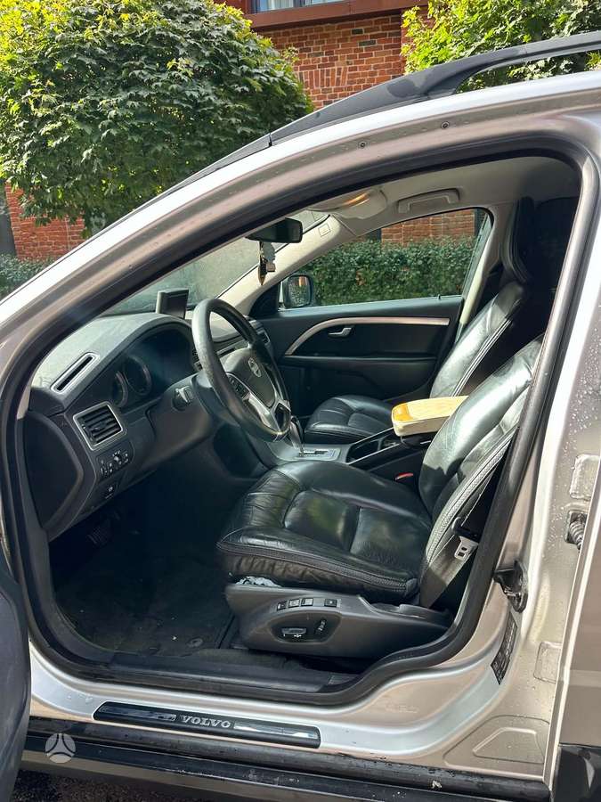 Volvo XC70 2010 — photo 8