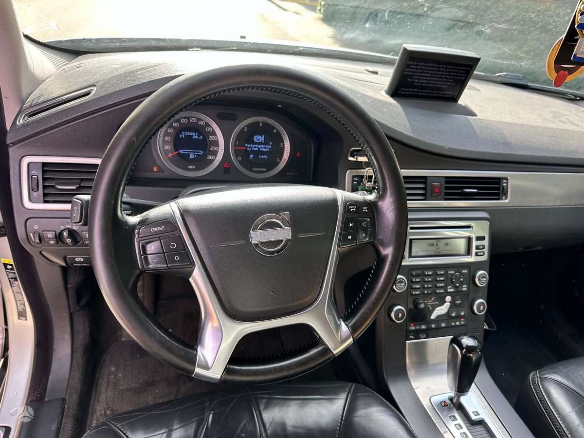 Volvo XC70 2010 — photo 9