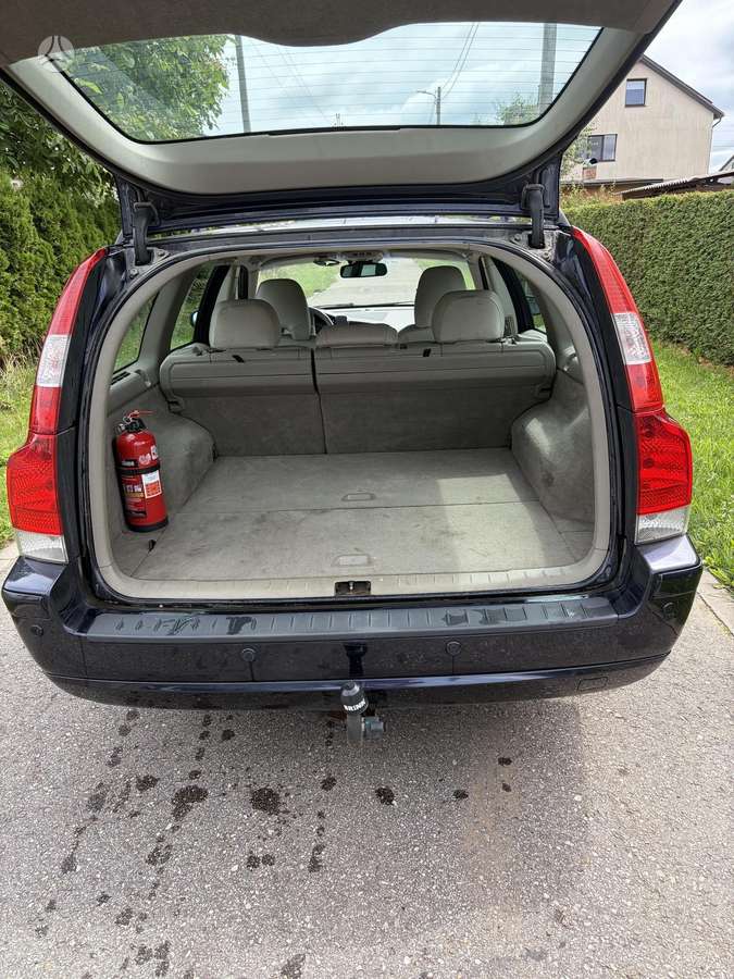 Volvo V70 2004 — вигляд ззаду