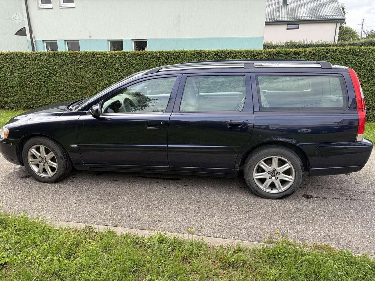 Volvo V70 2004 — салон