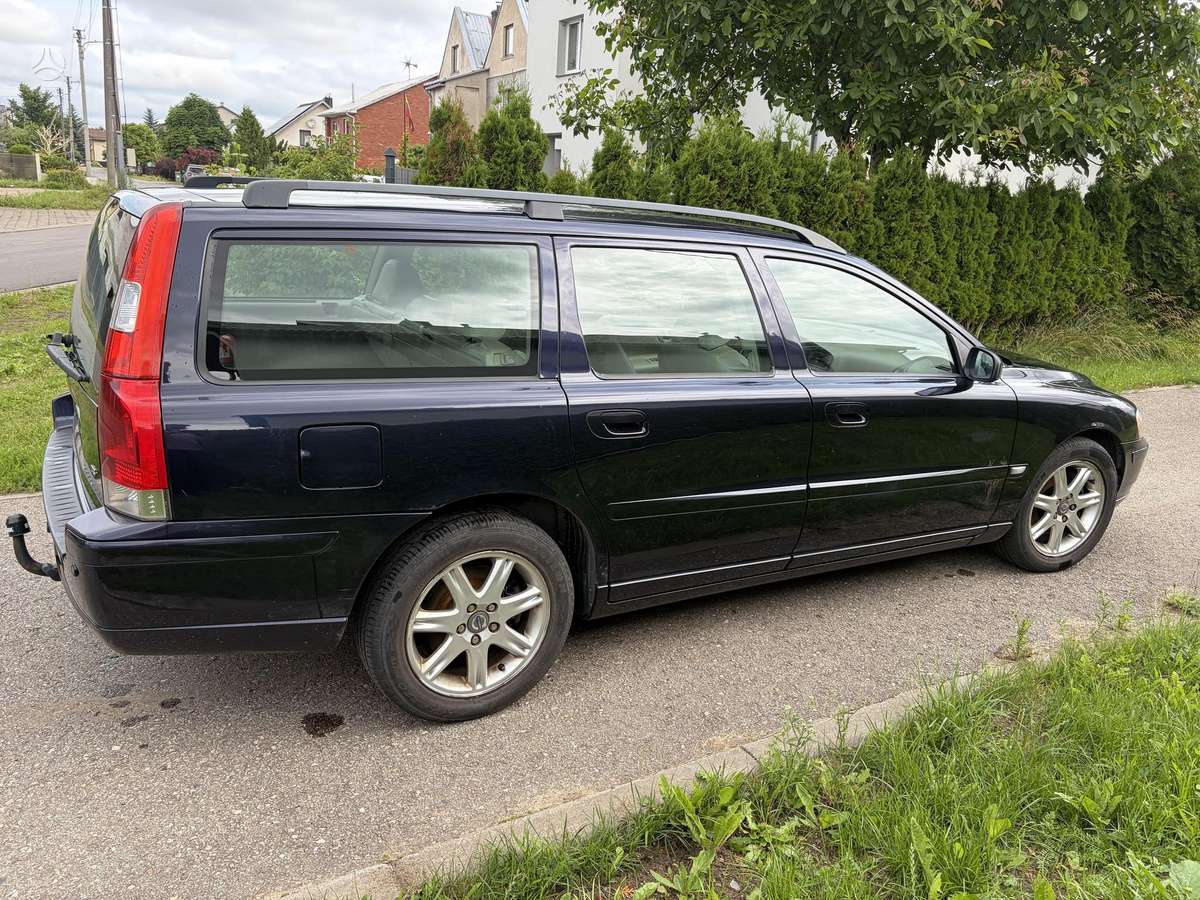 Volvo V70 2004 — двигун 2401 cm³, 131 HP (96kW)