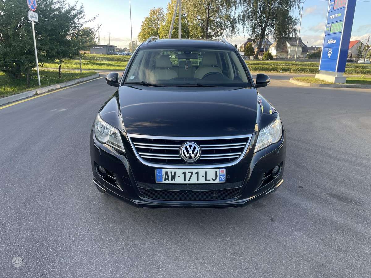 Volkswagen Tiguan 2010 — салон