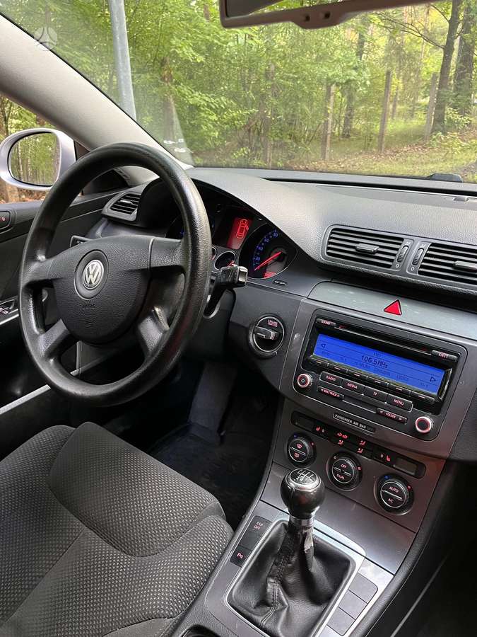 Volkswagen Passat 2008 — rear view