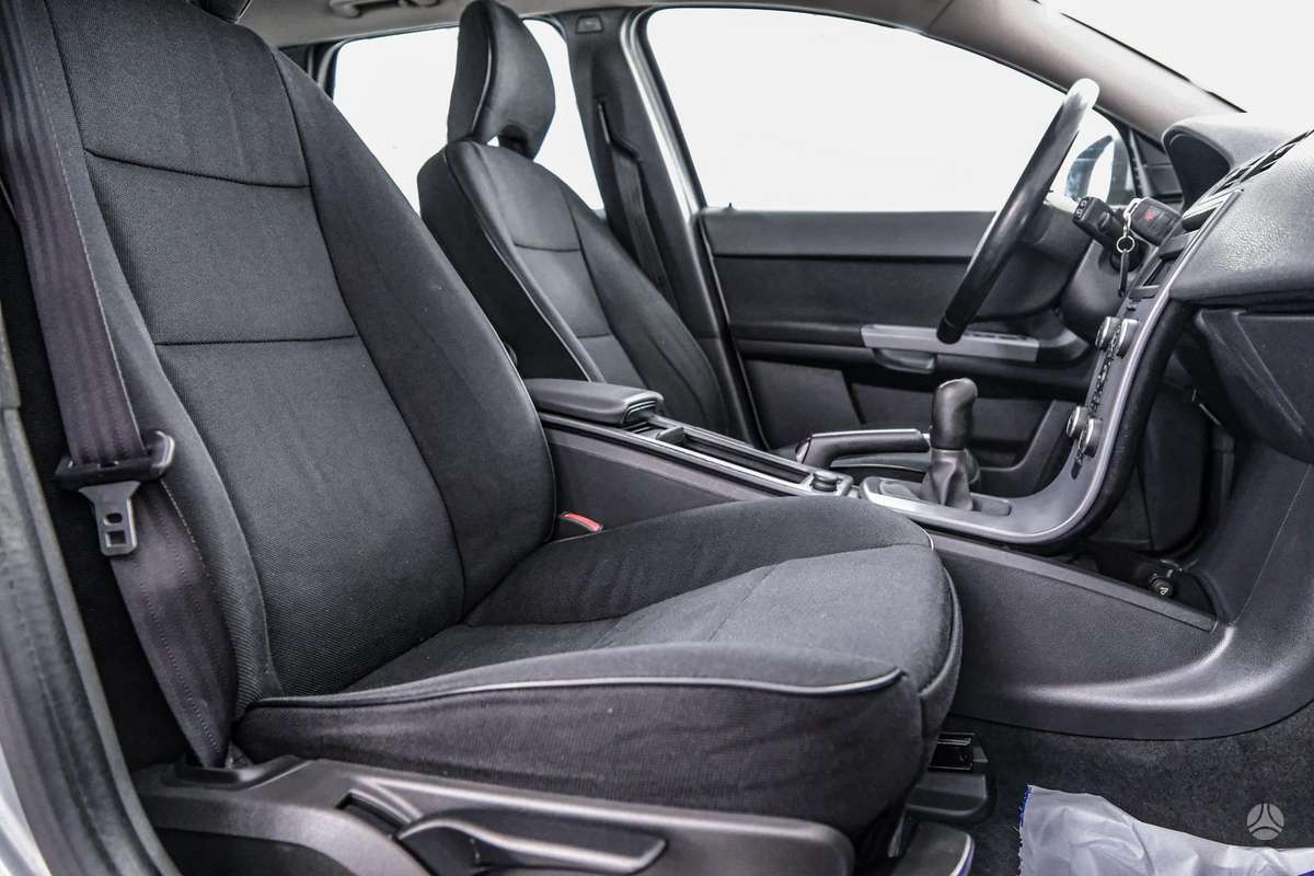 Volvo V50 2010 — photo 12