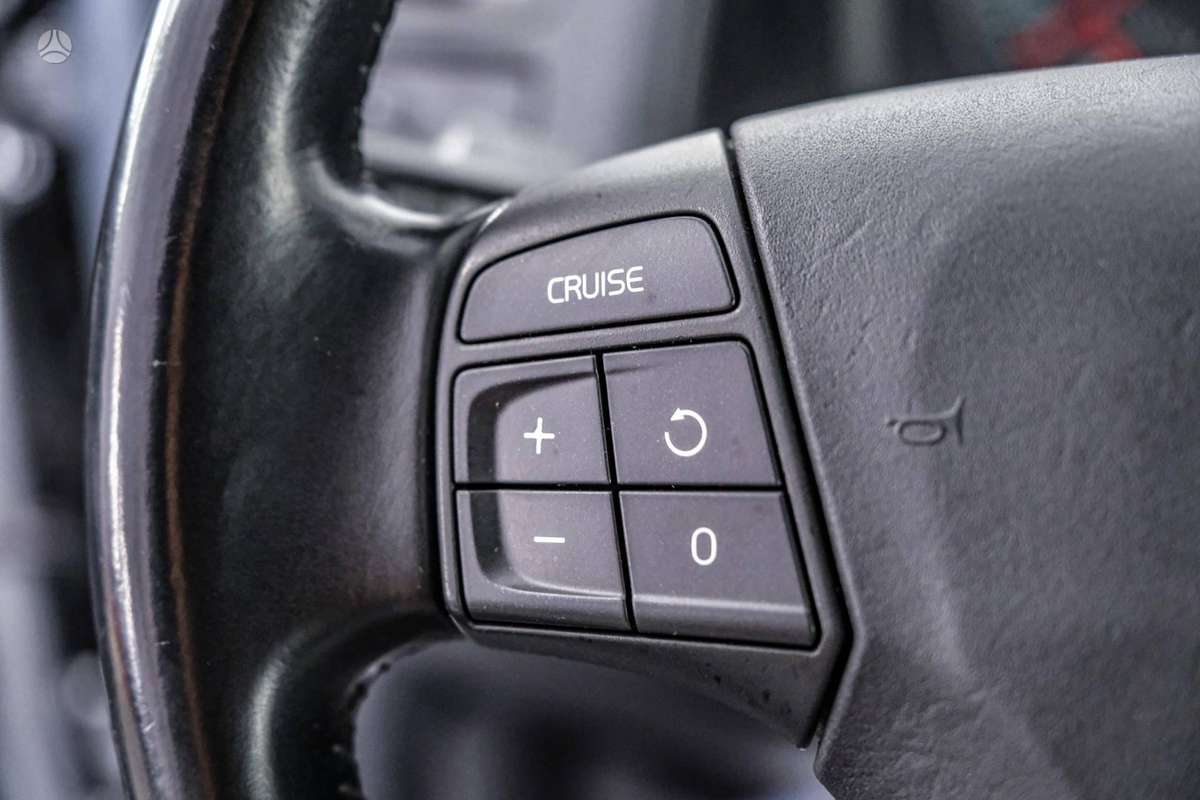 Volvo V50 2010 — photo 13
