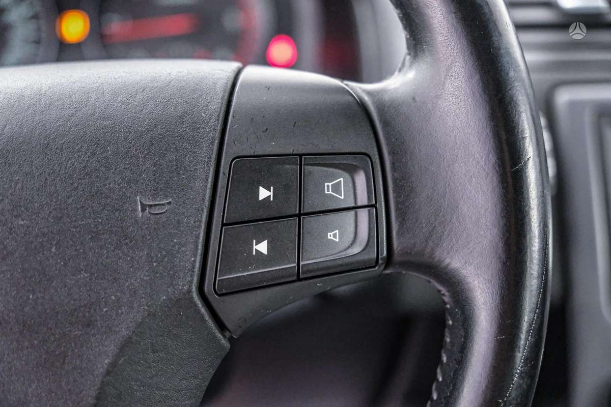 Volvo V50 2010 — photo 14