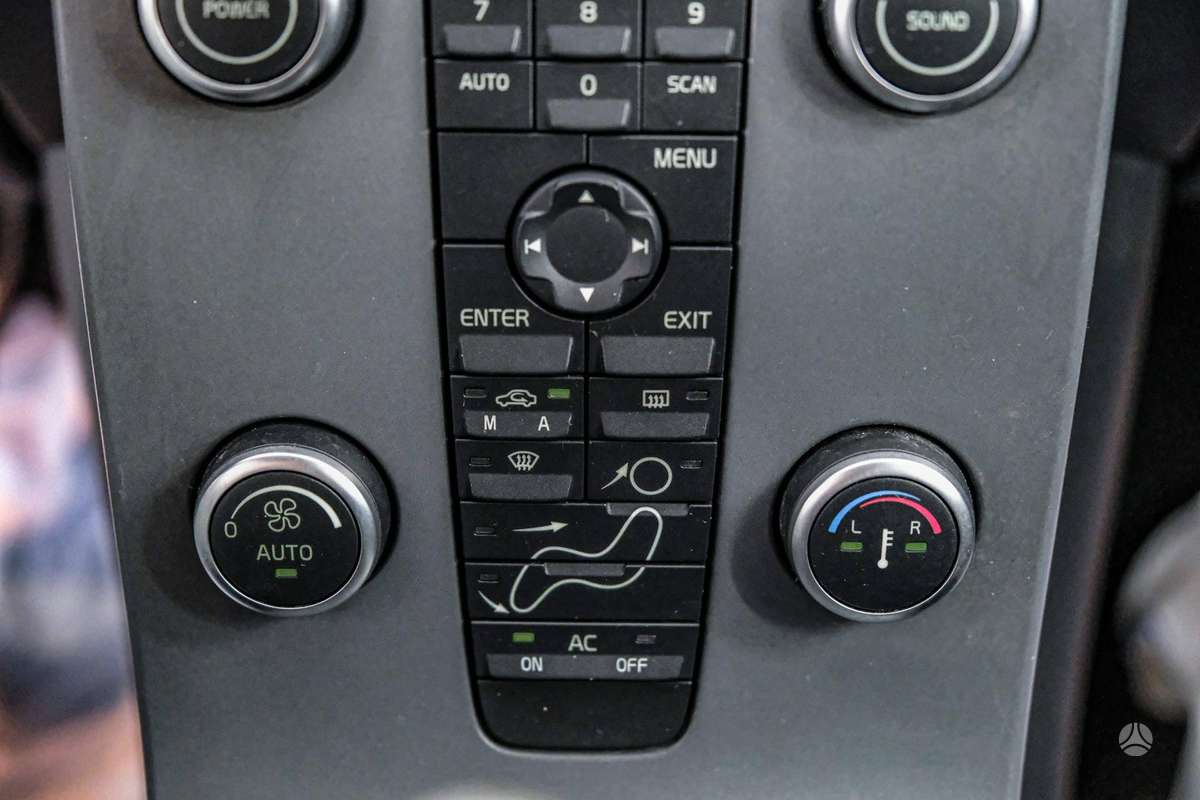 Volvo V50 2010 — photo 16