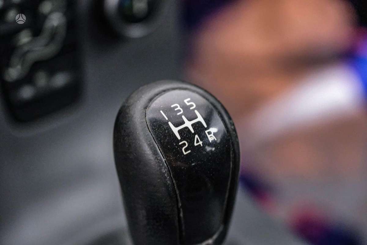 Volvo V50 2010 — photo 17
