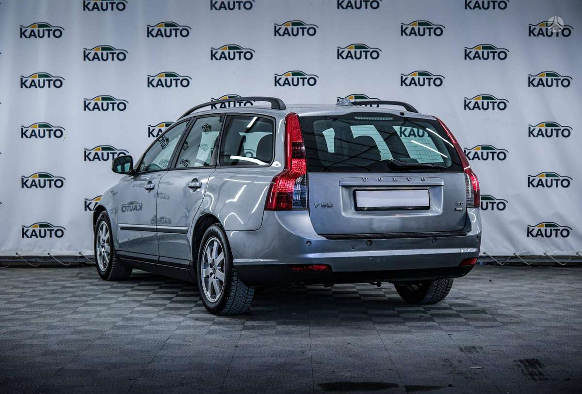 Volvo V50 2010 — engine 1600 cm³, 109 HP (80kW)