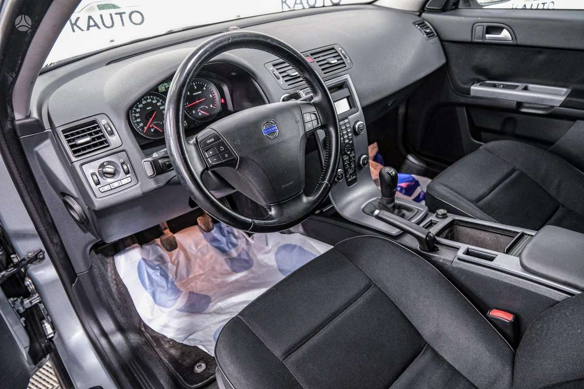 Volvo V50 2010 — photo 5